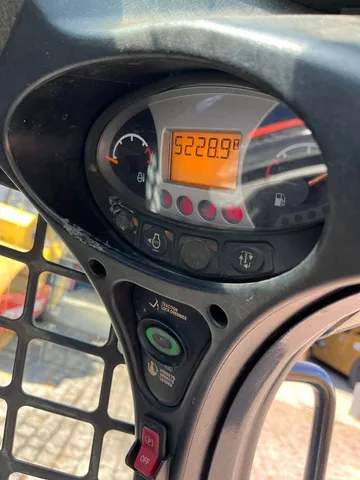 Mini-carregadeira Bobcat S450 ano 2021