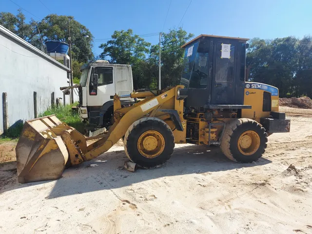 Carregadeira SEM 616B