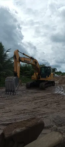 Escavadeira Komatsu PC200 - 2015