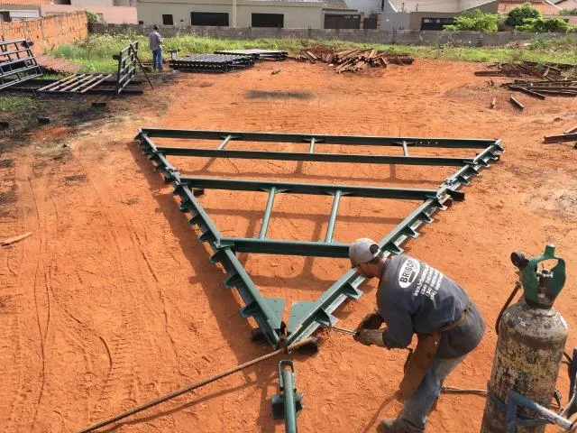 Roçadeira de arrasto triangulo bribor metais limpeza de pasto
