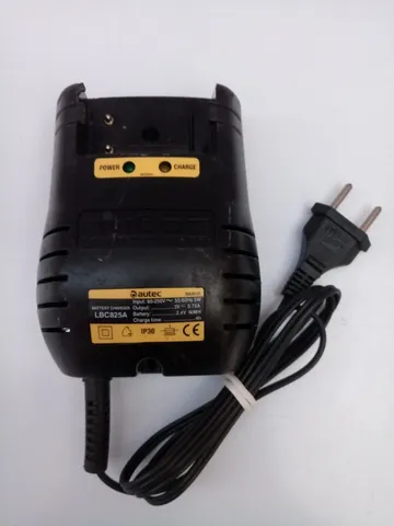 Carregador de Bateria Autec LBC825A