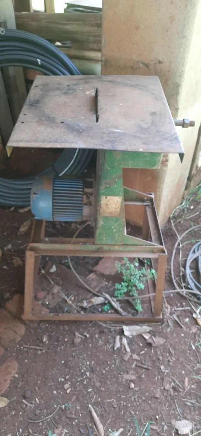 Vendo serra circular com motor trifásico 1,5cv