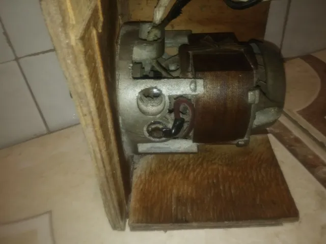 Vendo esse motor bem potente 110 wt