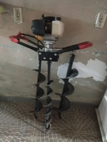 Perfurador de solo a gasolina