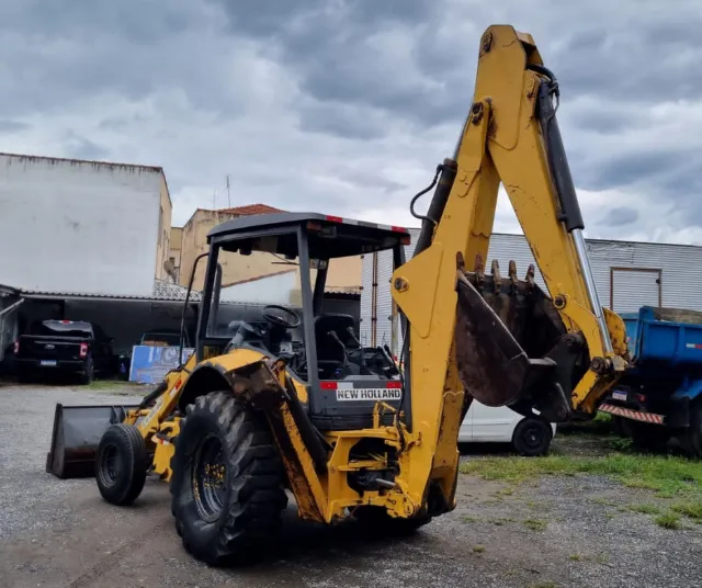 Retroescavadeira New Holland LB 90 4x2 