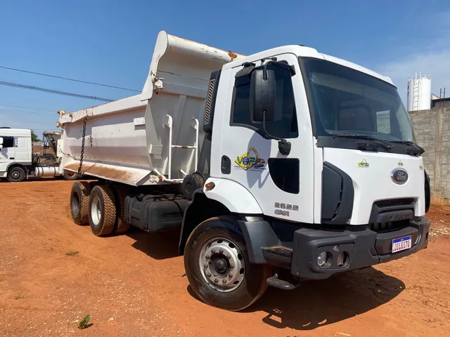 Caminhão Ford cargo 2622 caçamba ano 2012 traçado valor 270.000 mil fone *