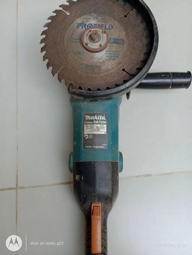 Vendo Lixadeira Makita 1400 watts Semi-Nova