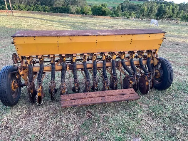 Semeadora Semeato Sh-13D 1985