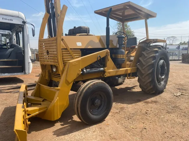 Trator Valmet 110 com Lâmina 