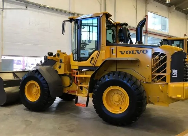 Pá Carregadeira Volvo L60F ano 2023 sem uso, no Paraná