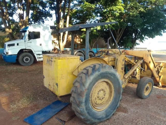 Carregadeira Pula Pula MF 65 R