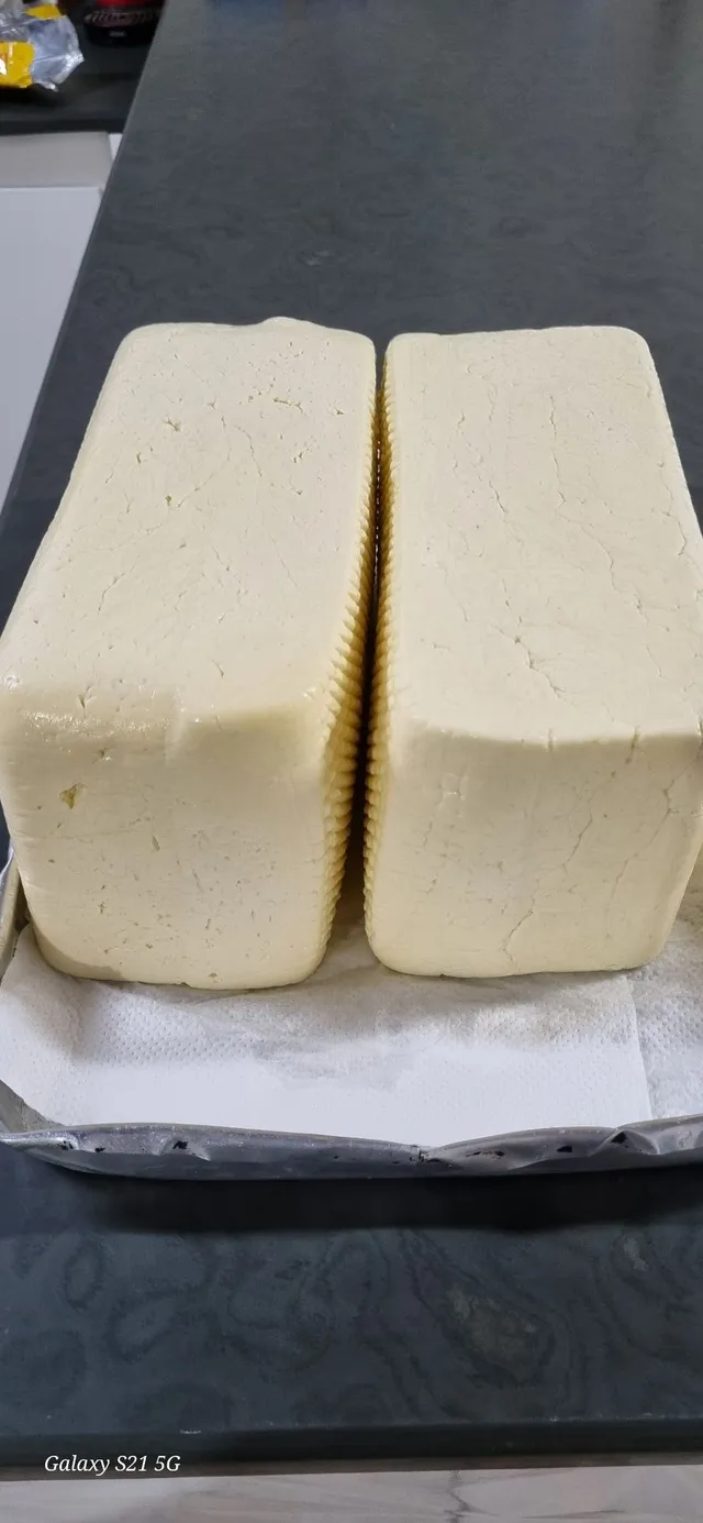 Temos queijo a pronta entrega em grande quantidade!