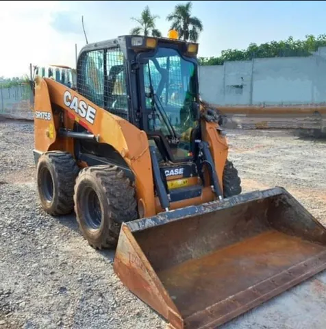 Minicarregadeira Case SR175B ano 2020, cabinada, com 2160 horas, em SP