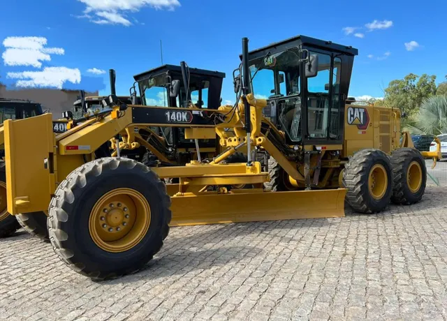 Motoniveladora Caterpillar 140K ano 2020 com pneu balão, em SP