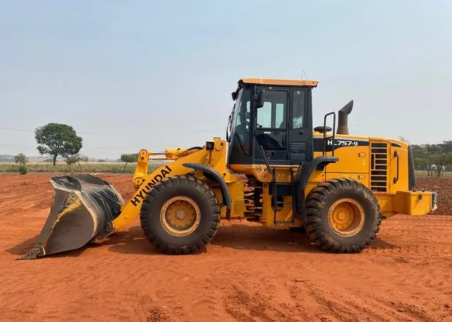 Pá Carregadeira Hyundai HL757-9 ano 2020 com 4800 horas, em SP