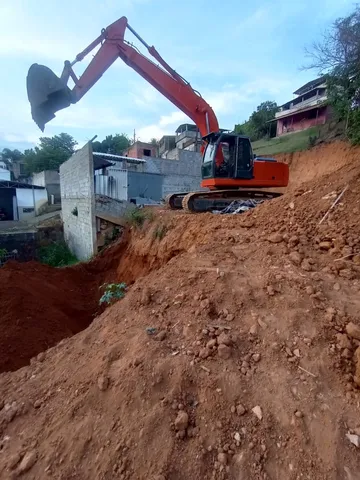 Máquina escavadeira 