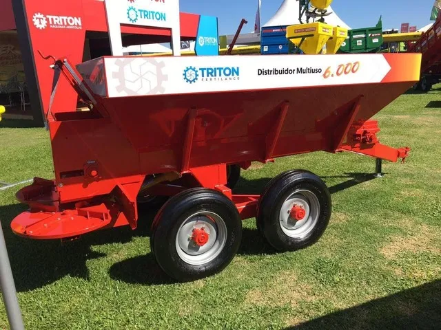 Carreta distribuidora de calcário
