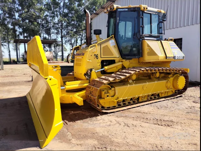 Trator de Esteira Caterpillar D61EX ano 2021 com 5600 horas, em SP
