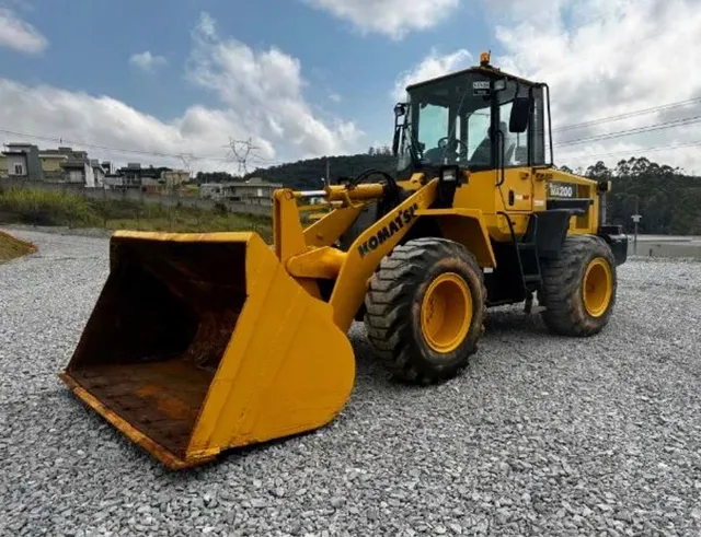 Pá Carregadeira Komatsu WA200 ano 2018 em SP