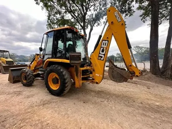 Retroescavadeira JCB 3CX 4X4 