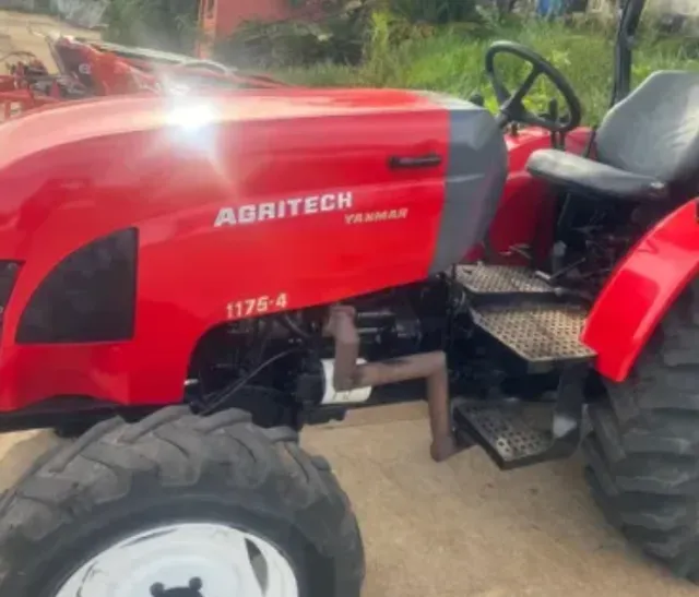 Trator agrícola agritech 