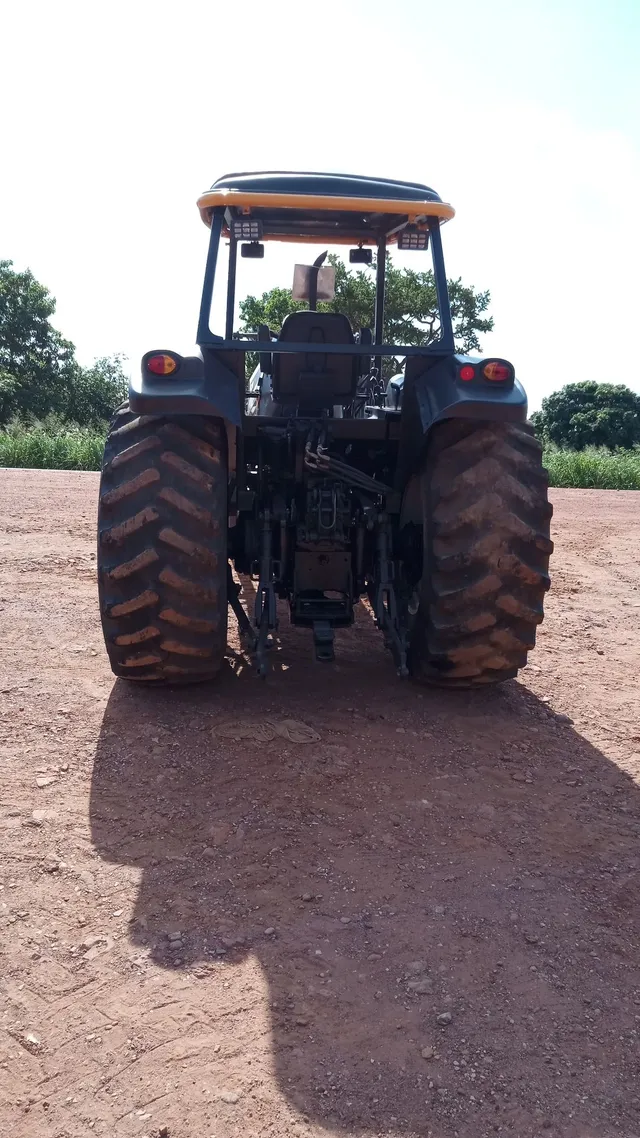 Trator Valtra Bm125i