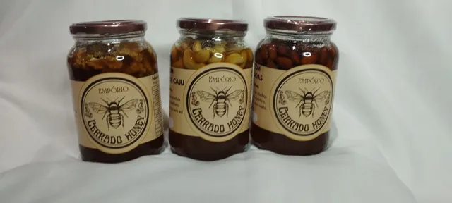 Mel com castanhas - pote com 650g