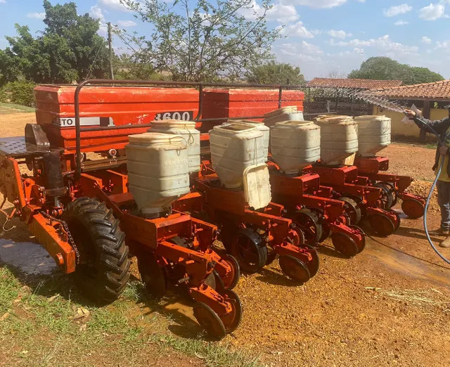 Plantadeira Semeato 9 linhas mod PAR 3600