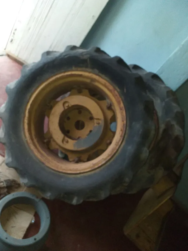 02-Pneus do Agrale 4200 completo